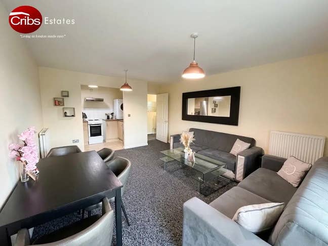2 Bedroom Flat to Rent Mill Harbour E14 Main Photo
