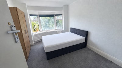 Double Room in Hendon – Near Middlesex University  Main Photo
