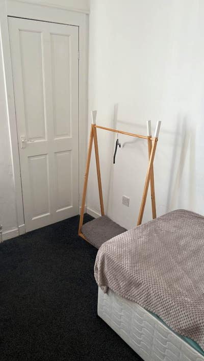 🏡 Beautifully Presented Furnished Room | ML6 Main Photo