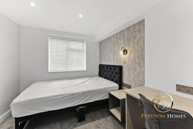Luxury  Studio With Parking On Burton Rd ⭐ Main Photo