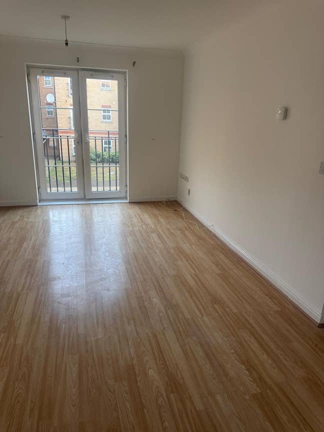 Modern 2 Bed Flat in IG1 4DE | Company Let Main Photo