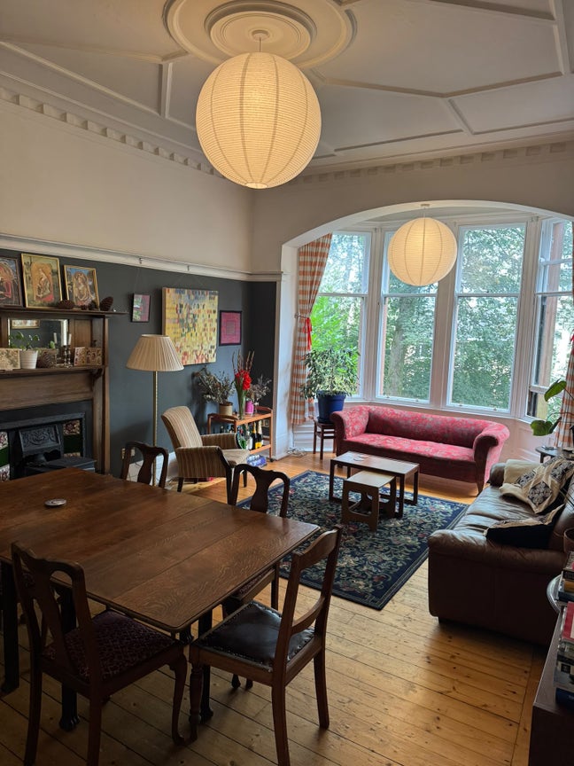 Lovely big room in gorgeous Shawlands flat. Main Photo