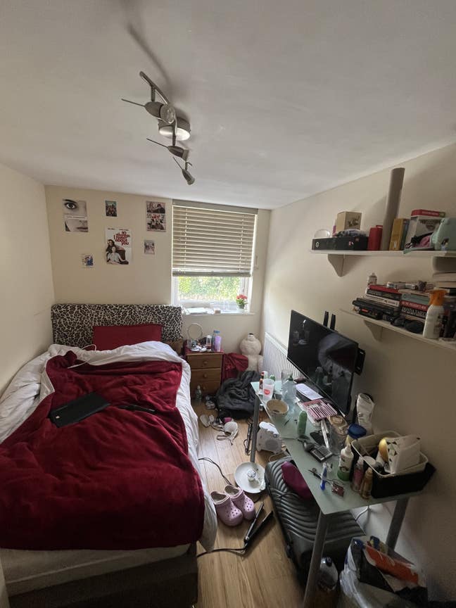 Double bed room available in Cardiff student house Main Photo