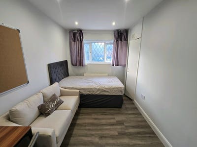 New Studio flat | UoB | QE | Bills Inc. Main Photo