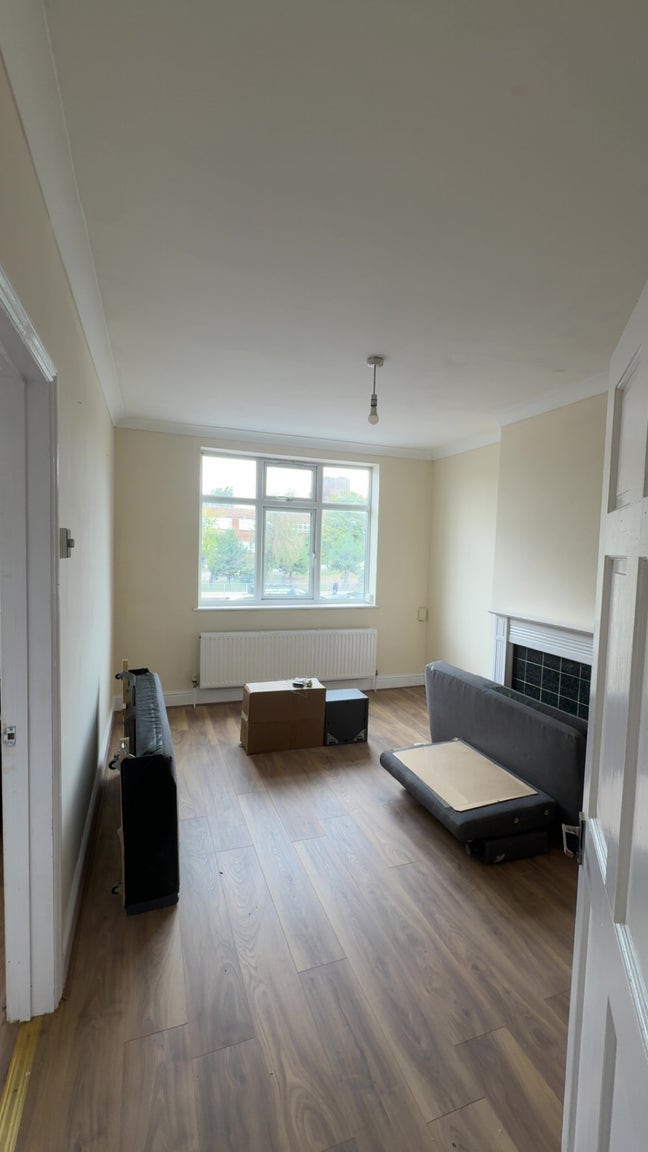 &pound;1,950 pcm | Unfurnished | Available Now Main Photo