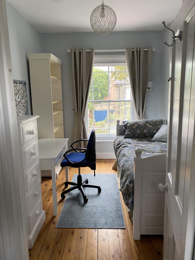 Private comfortable single room with ensuite Main Photo