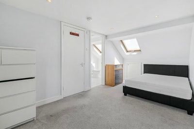 Double Room with En-Suite Clapham  Main Photo