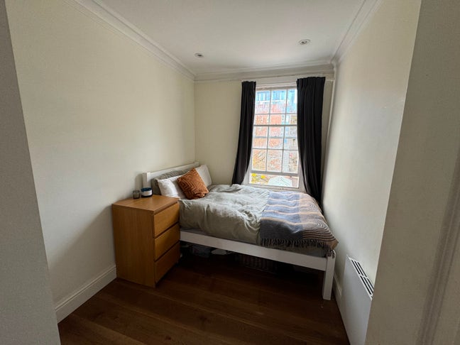 Room available in a 2-bed flat  Main Photo