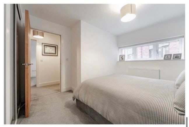 Double Furnished bedroom with own Bathroom  Main Photo
