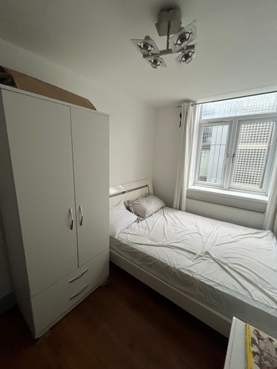 Shoreditch 1 bright bedroom Main Photo