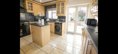 Spacious Double Room Available in Hayes - Ex Lo  Main Photo