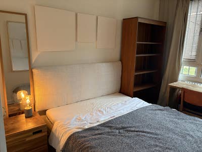 Sunny Double Room in Old Street Main Photo