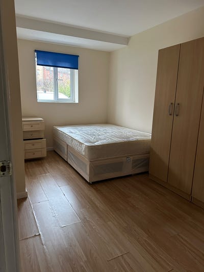 Spacious Double Room Available – IG11 9PH Main Photo