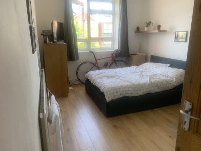 1 large, bright double room in Bethnal Green Main Photo