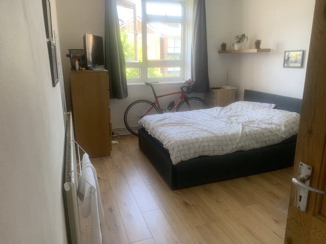 1 large, bright double room in Bethnal Green Main Photo