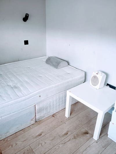 Modern Self-Contained Studio Room with En-Suite Ba Main Photo