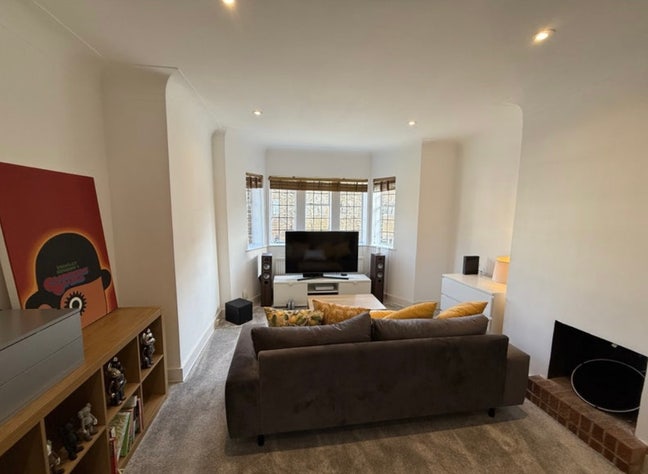 Stunning 2-Bedroom Flat in Belsize Park Main Photo