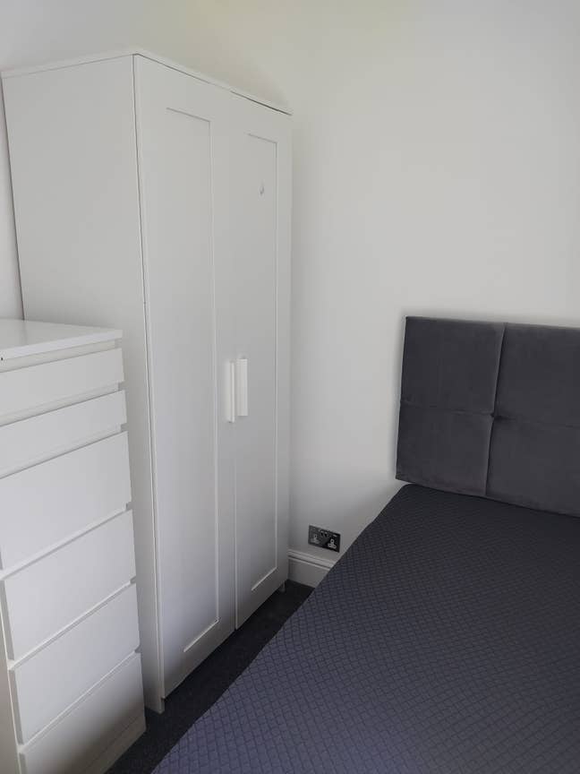 Bright Airy Single Room Main Photo