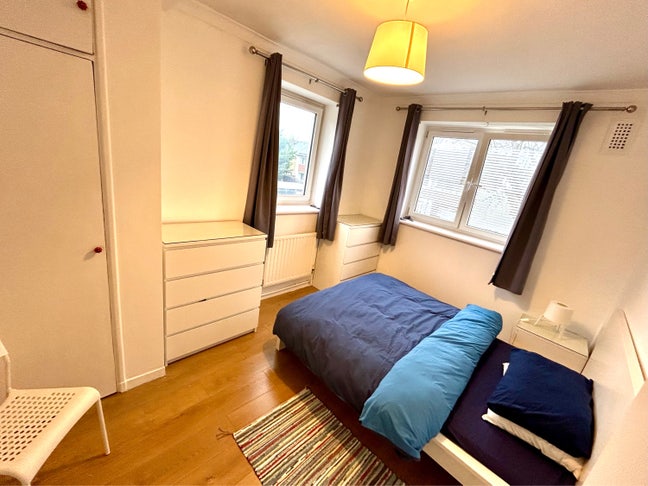 Room available in East Greenwich (female preferred)  Main Photo