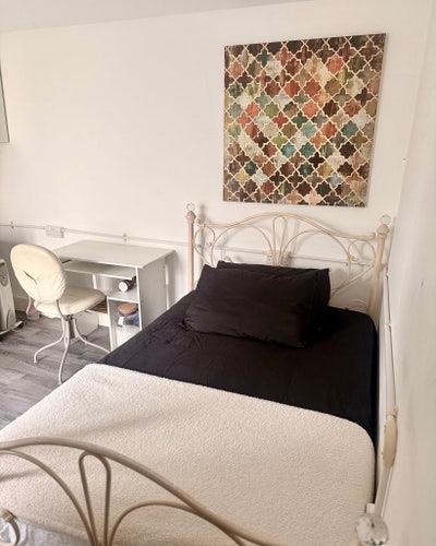 ANNEX - Double Room En-suite Small Kitchenette Main Photo