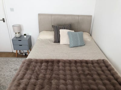 Mon-Fri Quiet Haven: Parking + near London Bridge Main Photo
