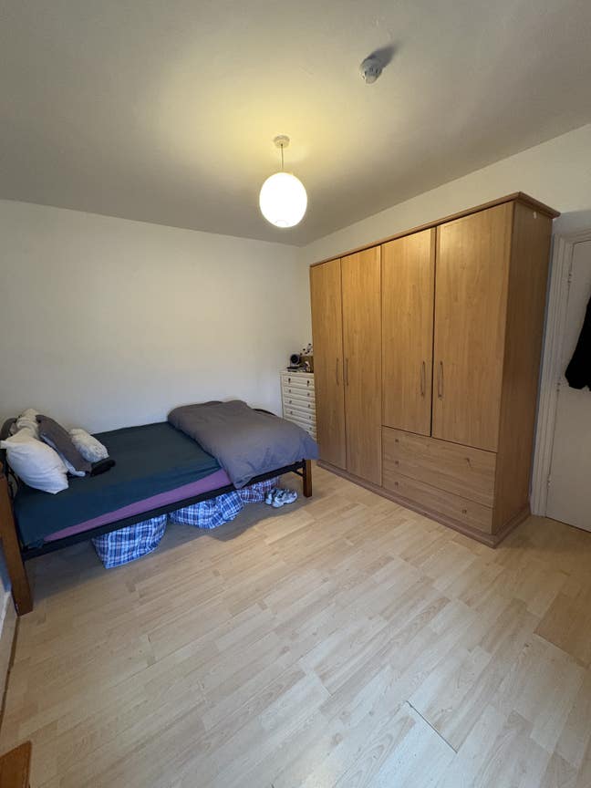 Amazing double room in an all woman’s house Main Photo