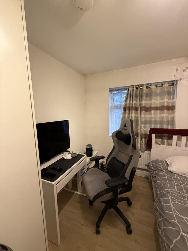 En-suite Room To Let Main Photo