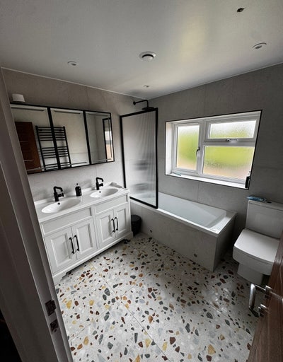 Double room in a fresh renovated house Main Photo
