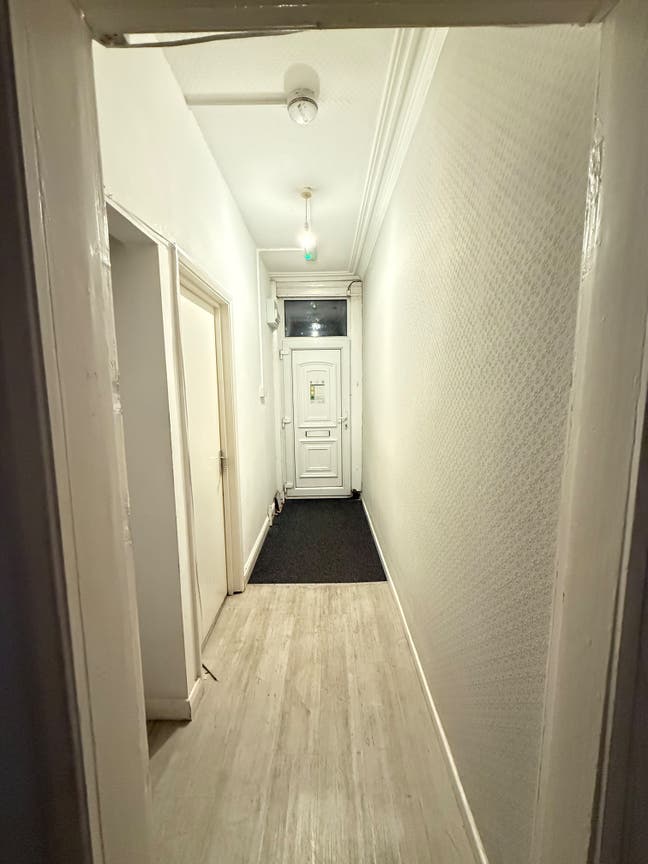 Looking for people for vacant rooms  Main Photo