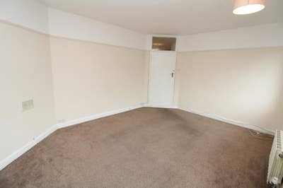 Large double room, unfurnished  Main Photo