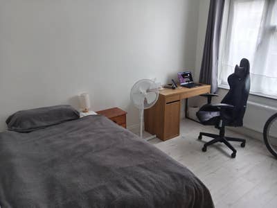 Double Bedroom All Bills Included Furnished  Main Photo