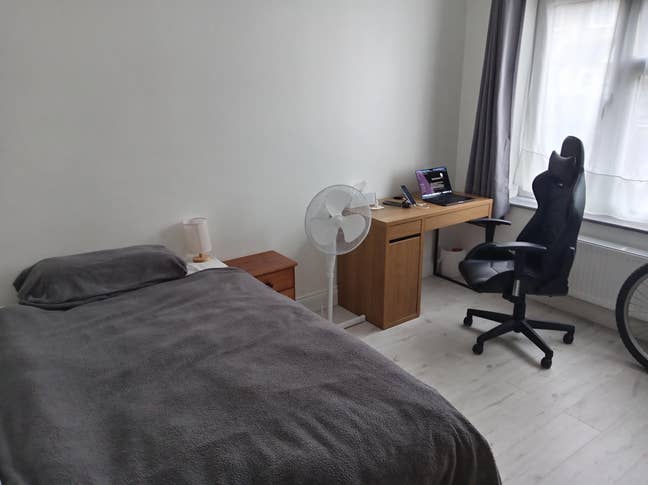 Double Bedroom All Bills Included Furnished  Main Photo