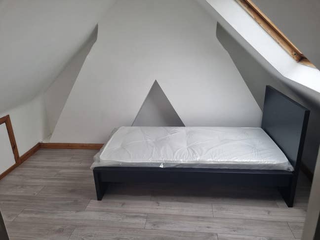 Big Double Room (Close to Transport & Amenities) Main Photo