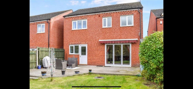 Comfortable spare room near M5 and Worcs Hospital Main Photo