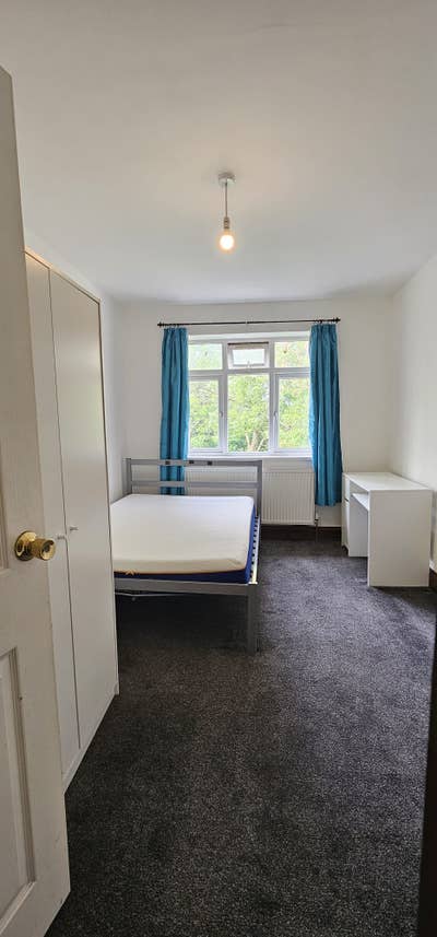 Double Room own bathroom Inc Gym & all bills Main Photo