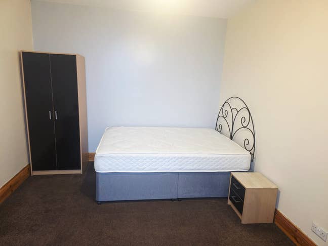 2 Large Double Bedrooms Available Main Photo