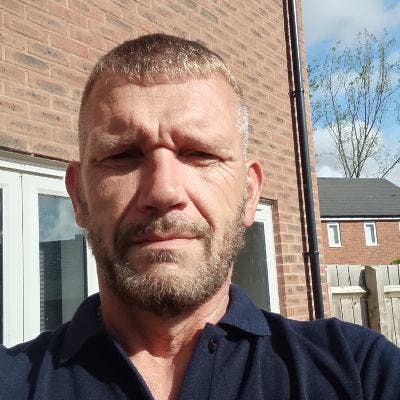 Professional Male seeks a single or double room Main Photo