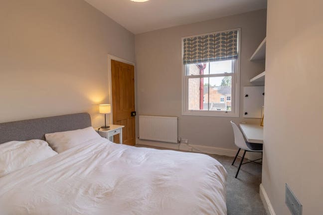 Female Replacement Tenant Required – Leamington Sp Main Photo