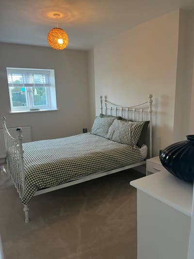 Two double rooms with en-suites - week day rental Main Photo