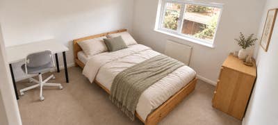 Stunning Renovated 4 Bed House in Filton Bills Inc Main Photo