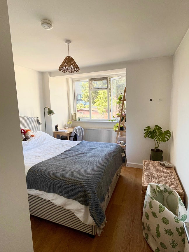 Beckenham, room available in lovely two bed flat  Main Photo