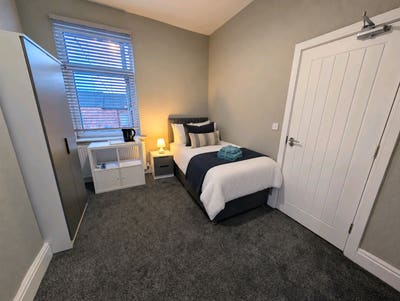 Last En-Suite Room on Ainslie St — Move In Ready  Main Photo