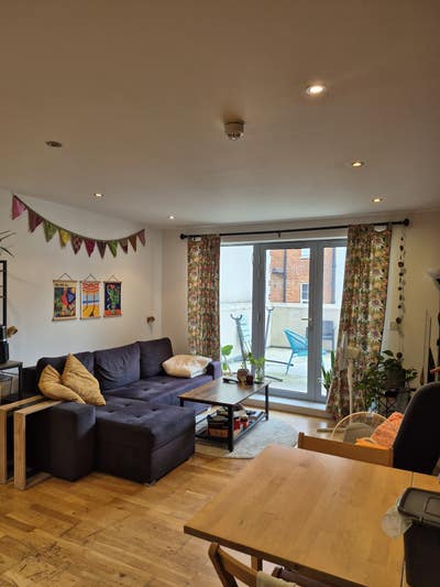 Ensuite Double in communal and friendly 2 bed flat Main Photo