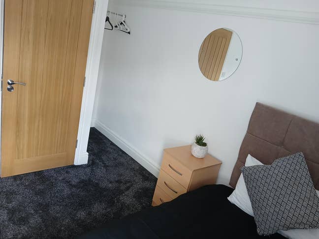 Fabulous location beautiful rooms . Main Photo