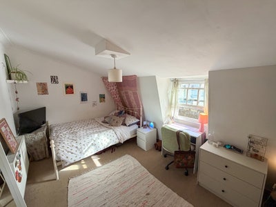 Double Room in Kentish Town - 1 Min from Station Main Photo