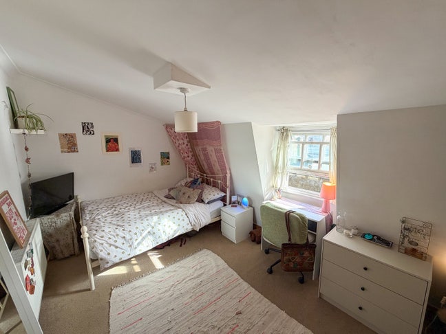 Double Room in Kentish Town - 1 Min from Station Main Photo