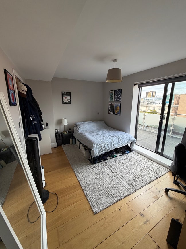 Bright double bedroom with private balcony 🌿 Main Photo