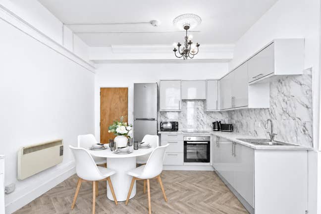 Brand new 4 bed apartment next to the sea Main Photo