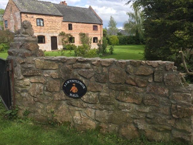 Double on suit in rural setting available  Main Photo