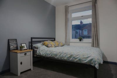Double Room to Rent!Town Center.Available Now! Main Photo